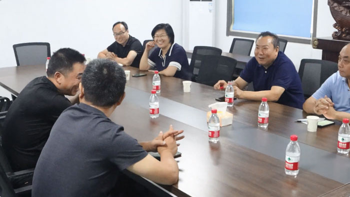 縣政協主席王定澤同志到博盈軸承公司進行調研工作 縣政協主席王定澤同志到博盈軸承公司進行調研工作