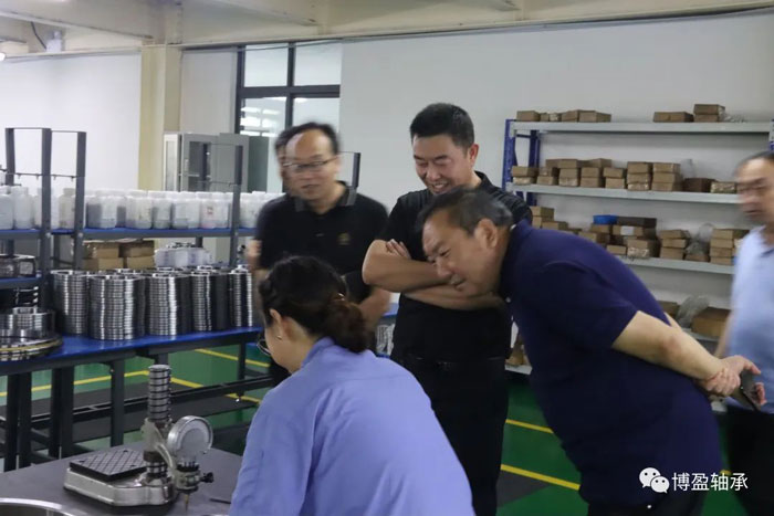 縣政協主席王定澤同志到博盈軸承公司進行調研工作 縣政協主席王定澤同志到博盈軸承公司進行調研工作